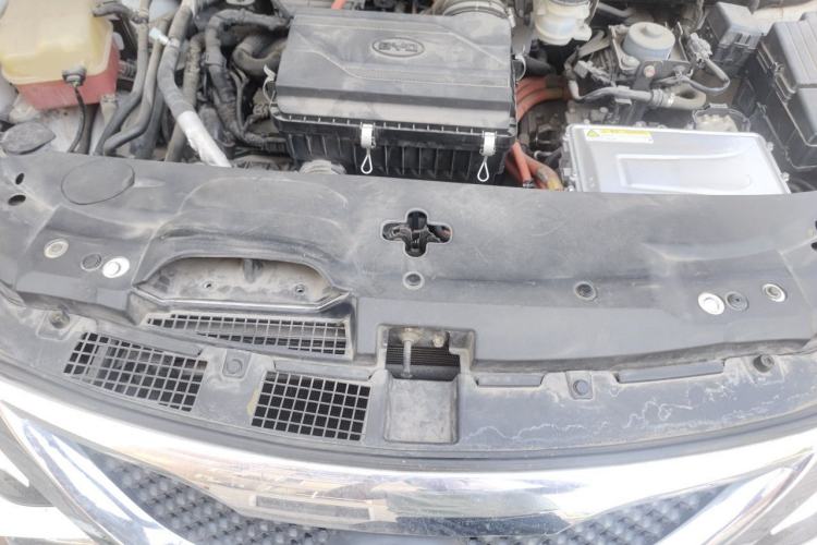 Used BYD Tang New Energy 2015 2.0T Four-Wheel-Drive Flagship Model Engine Bay