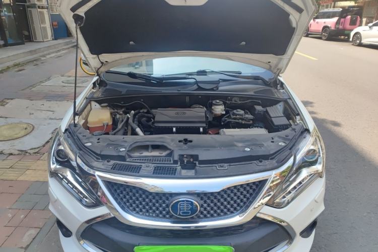 Used BYD Tang New Energy 2015 2.0T Four-Wheel-Drive Flagship Model Engine Bay