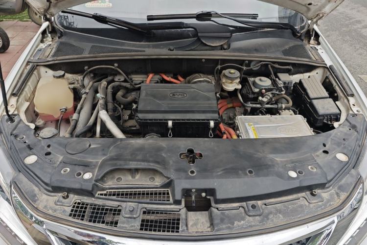 Used BYD Tang New Energy 2015 2.0T Four-Wheel-Drive Flagship Model Engine Bay