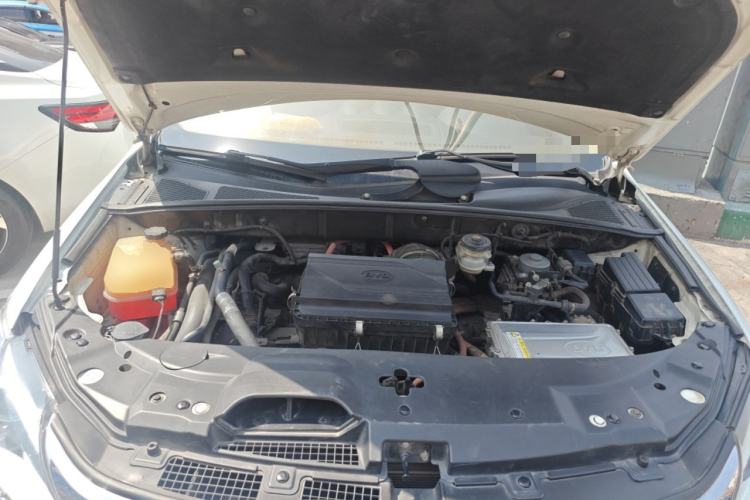 Used BYD Tang New Energy 2015 2.0T Four-Wheel-Drive Flagship Model Engine Bay