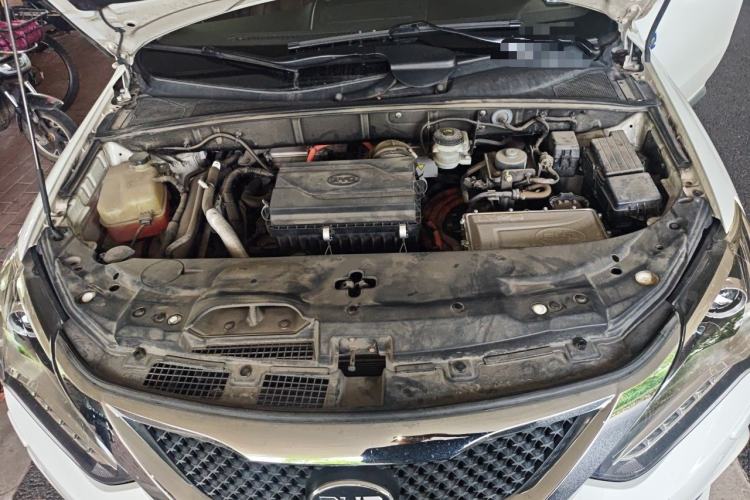 Used BYD Tang New Energy 2015 2.0T Four-Wheel-Drive Flagship Model Engine Bay
