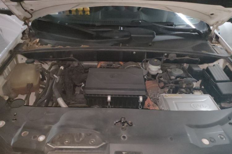 Used BYD Tang New Energy 2015 2.0T Four-Wheel-Drive Flagship Model Engine Bay