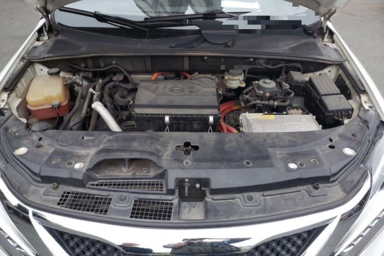 Used BYD Tang New Energy 2015 2.0T Four-Wheel-Drive Flagship Model Engine Bay