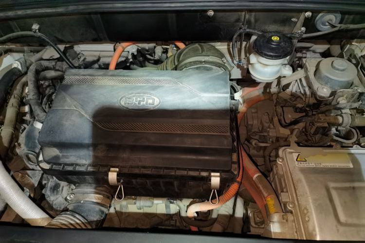 Used BYD Tang New Energy 2015 2.0T Four-Wheel-Drive Flagship Model Engine Bay