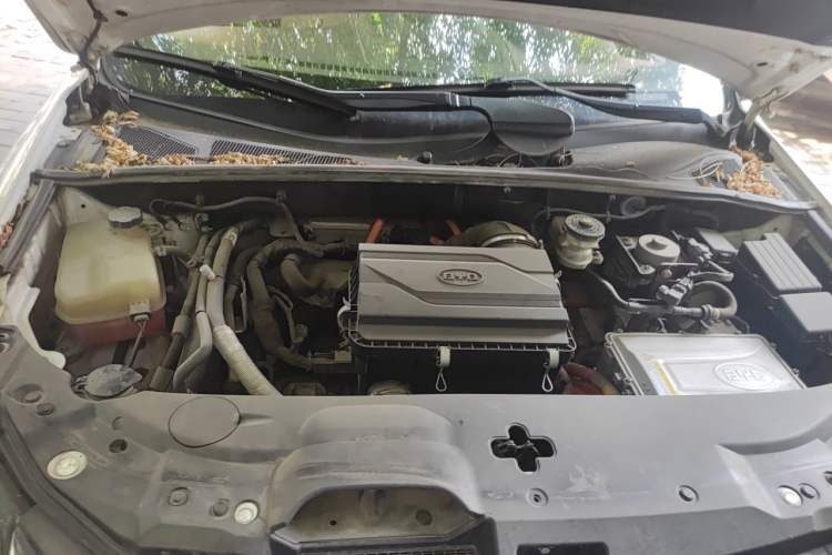 Used BYD Tang New Energy 2015 2.0T Four-Wheel-Drive Flagship Model Engine Bay
