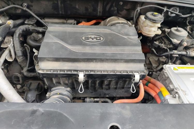 Used BYD Tang New Energy 2015 2.0T Four-Wheel-Drive Flagship Model Engine Bay