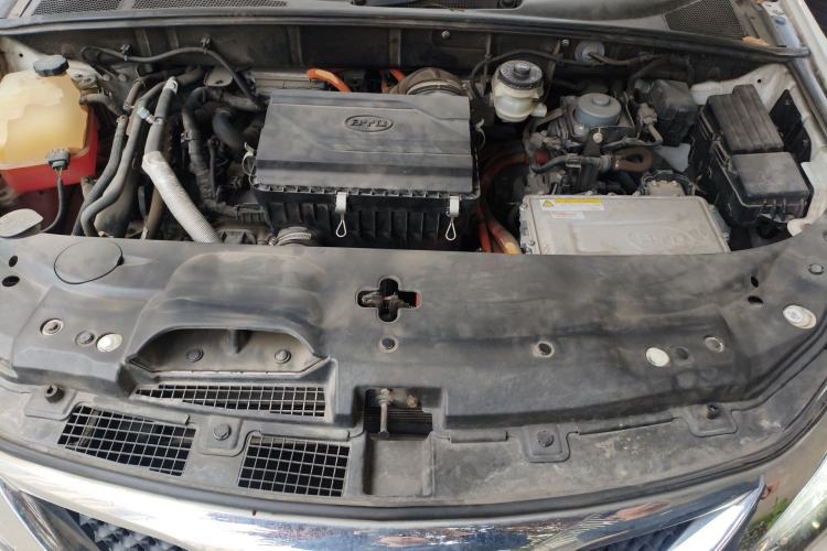Used BYD Tang New Energy 2015 2.0T Four-Wheel-Drive Flagship Model Engine Bay