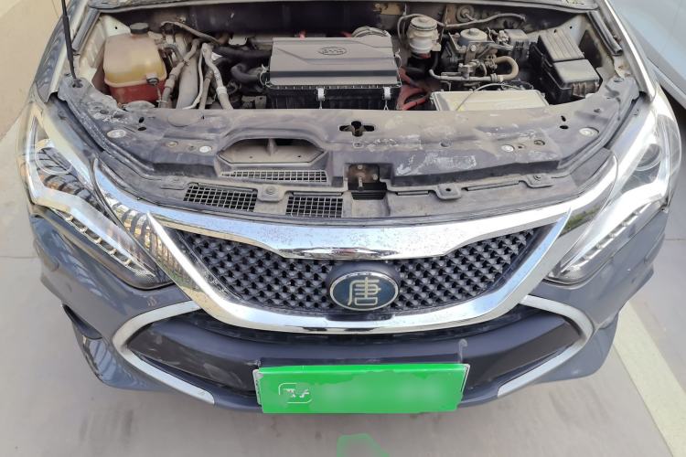 Used BYD Tang New Energy 2015 2.0T Four-Wheel-Drive Flagship Model Engine Bay