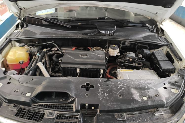 Used BYD Tang New Energy 2015 2.0T Four-Wheel-Drive Flagship Model Engine Bay