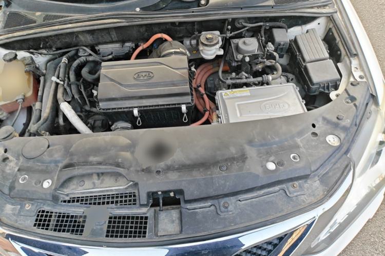 Used BYD Tang New Energy 2015 2.0T Four-Wheel-Drive Flagship Model Engine Bay