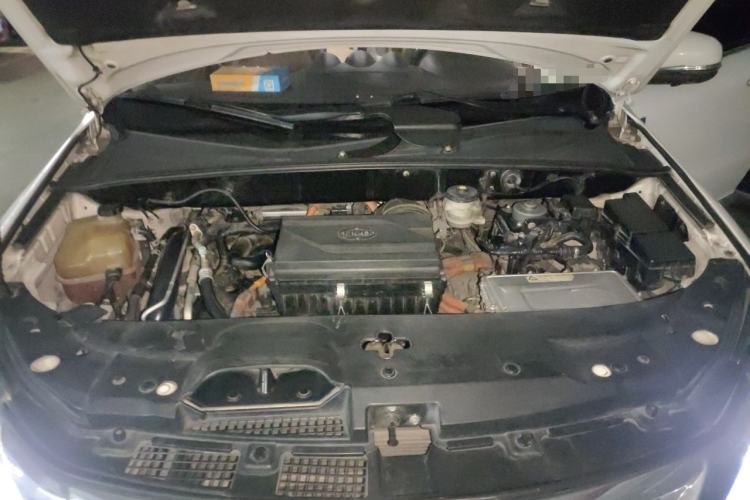 Used BYD Tang New Energy 2015 2.0T Four-Wheel-Drive Flagship Model Engine Bay
