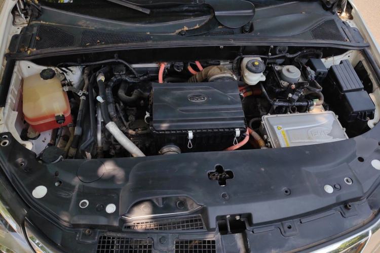 Used BYD Tang New Energy 2015 2.0T Four-Wheel-Drive Flagship Model Engine Bay