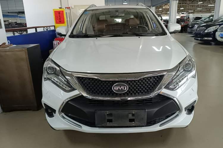 Used BYD Tang New Energy 2015 2.0T Four-Wheel-Drive Flagship Model Front