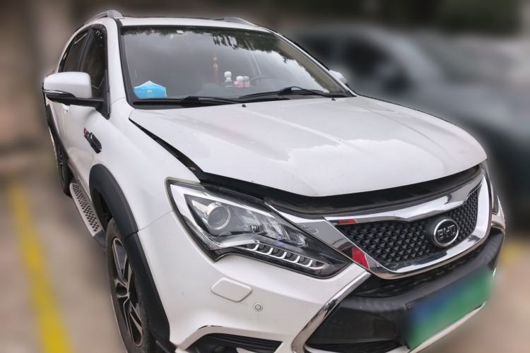 Used BYD Tang New Energy 2015 2.0T Four-Wheel-Drive Flagship Model Front Right 45 Deg
