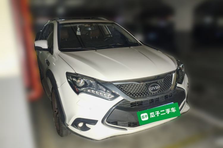 Used BYD Tang New Energy 2015 2.0T Four-Wheel-Drive Flagship Model Front Right 45 Deg