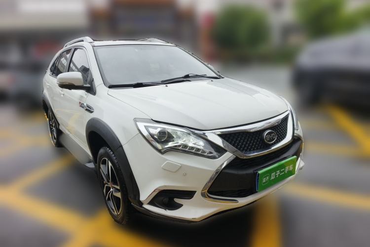 Used BYD Tang New Energy 2015 2.0T Four-Wheel-Drive Flagship Model Front Right 45 Deg