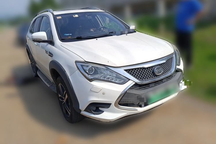 Used BYD Tang New Energy 2015 2.0T Four-Wheel-Drive Flagship Model Front Right 45 Deg