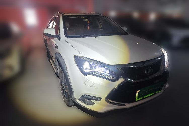 Used BYD Tang New Energy 2015 2.0T Four-Wheel-Drive Flagship Model Front Right 45 Deg