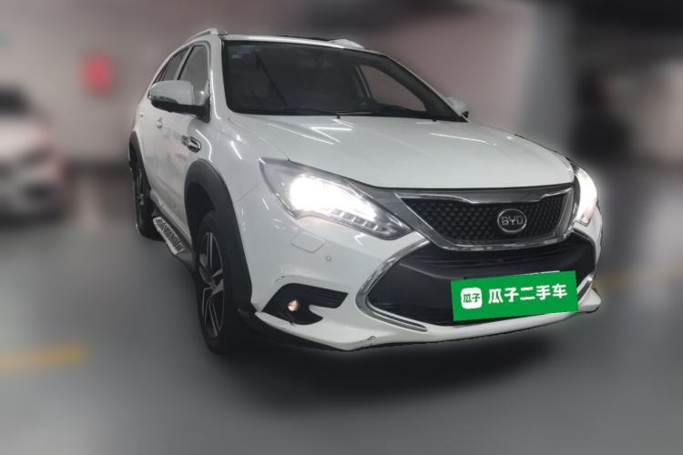 Used BYD Tang New Energy 2015 2.0T Four-Wheel-Drive Flagship Model Front Right 45 Deg