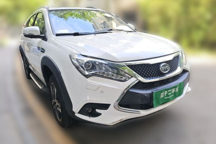 Used BYD Tang New Energy 2015 2.0T Four-Wheel-Drive Flagship Model Front Right 45 Deg