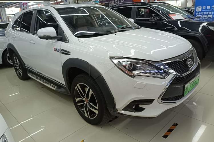 Used BYD Tang New Energy 2015 2.0T Four-Wheel-Drive Flagship Model Front Right 45 Deg