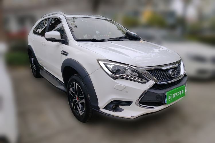 Used BYD Tang New Energy 2015 2.0T Four-Wheel-Drive Flagship Model Front Right 45 Deg