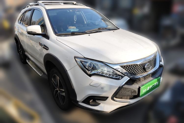 Used BYD Tang New Energy 2015 2.0T Four-Wheel-Drive Flagship Model Front Right 45 Deg