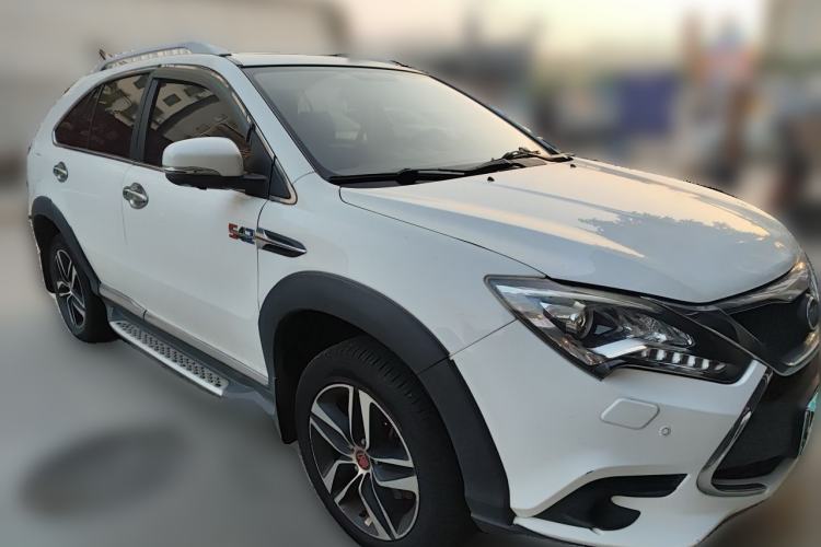 Used BYD Tang New Energy 2015 2.0T Four-Wheel-Drive Flagship Model Front Right 45 Deg