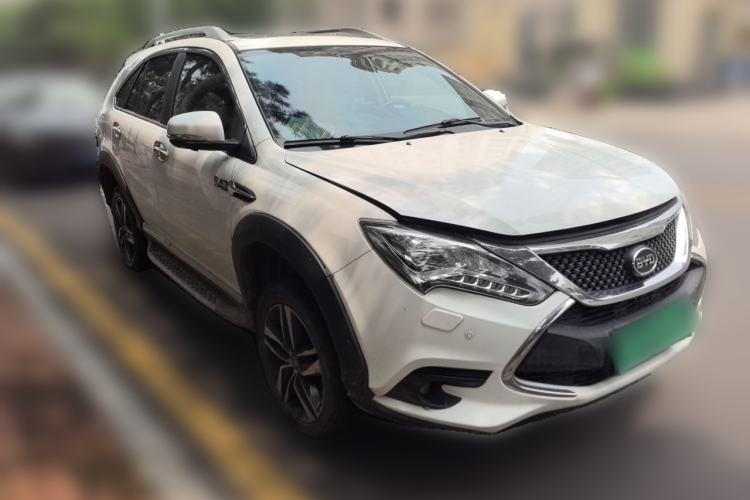 Used BYD Tang New Energy 2015 2.0T Four-Wheel-Drive Flagship Model Front Right 45 Deg