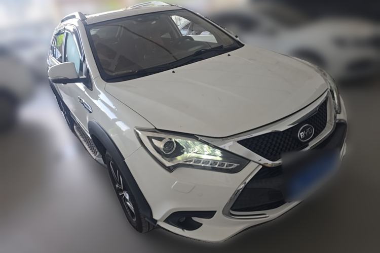 Used BYD Tang New Energy 2015 2.0T Four-Wheel-Drive Flagship Model Front Right 45 Deg