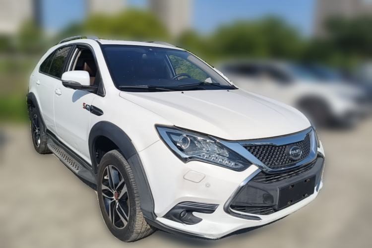 Used BYD Tang New Energy 2015 2.0T Four-Wheel-Drive Flagship Model Front Right 45 Deg