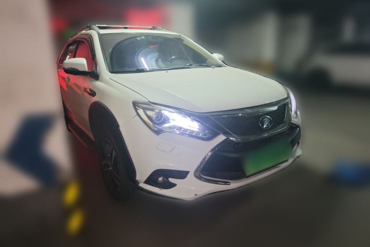 Used BYD Tang New Energy 2015 2.0T Four-Wheel-Drive Flagship Model Front Right 45 Deg