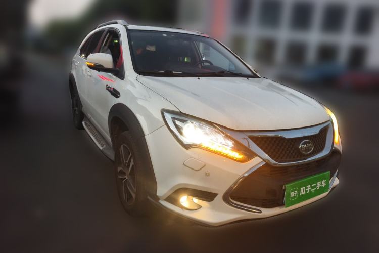 Used BYD Tang New Energy 2015 2.0T Four-Wheel-Drive Flagship Model Front Right 45 Deg