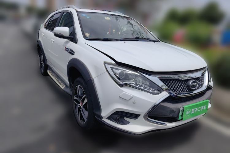 Used BYD Tang New Energy 2015 2.0T Four-Wheel-Drive Flagship Model Front Right 45 Deg
