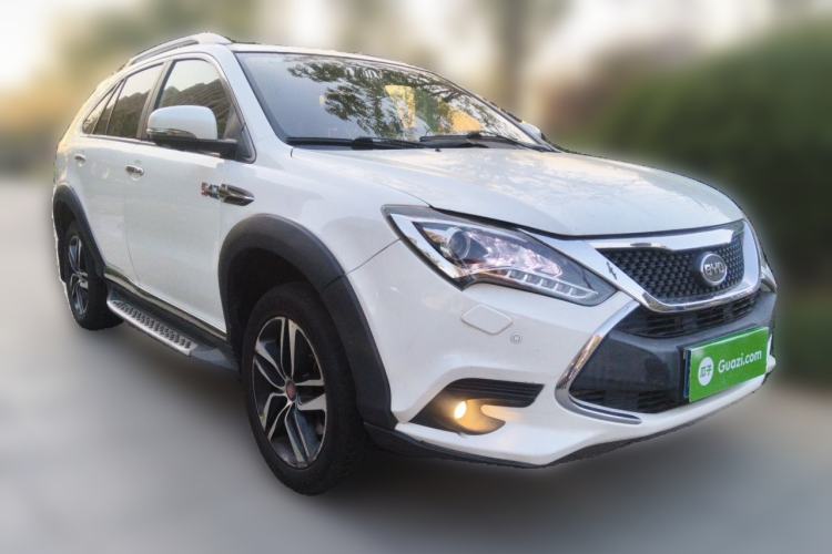Used BYD Tang New Energy 2015 2.0T Four-Wheel-Drive Flagship Model Front Right 45 Deg