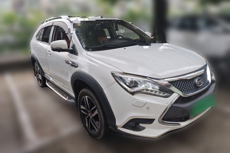 Used BYD Tang New Energy 2015 2.0T Four-Wheel-Drive Flagship Model Front Right 45 Deg