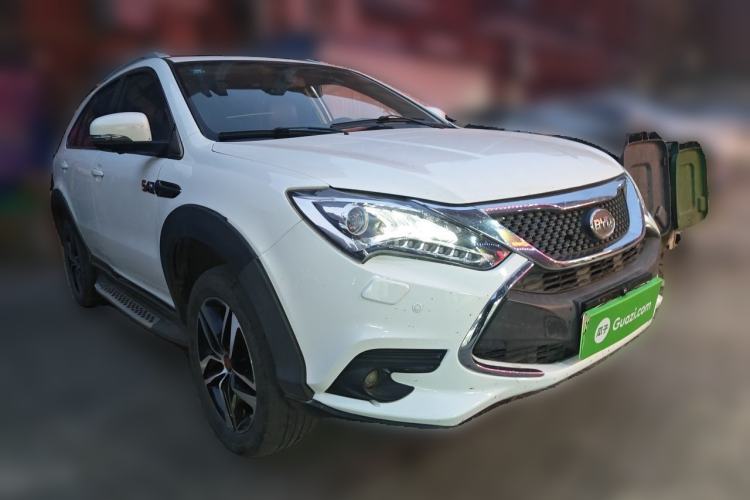 Used BYD Tang New Energy 2015 2.0T Four-Wheel-Drive Flagship Model Front Right 45 Deg
