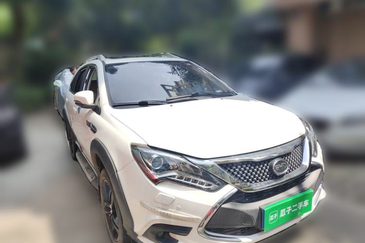 Used BYD Tang New Energy 2015 2.0T Four-Wheel-Drive Flagship Model Front Right 45 Deg