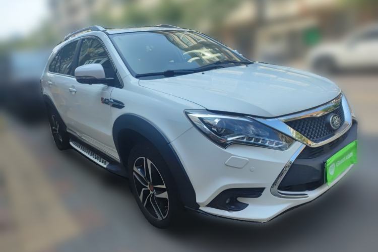 Used BYD Tang New Energy 2015 2.0T Four-Wheel-Drive Flagship Model Front Right 45 Deg