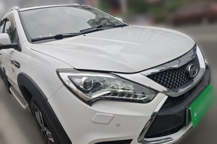 Used BYD Tang New Energy 2015 2.0T Four-Wheel-Drive Flagship Model Front Right 45 Deg