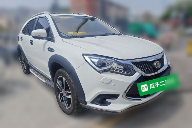 Used BYD Tang New Energy 2015 2.0T Four-Wheel-Drive Flagship Model Front Right 45 Deg