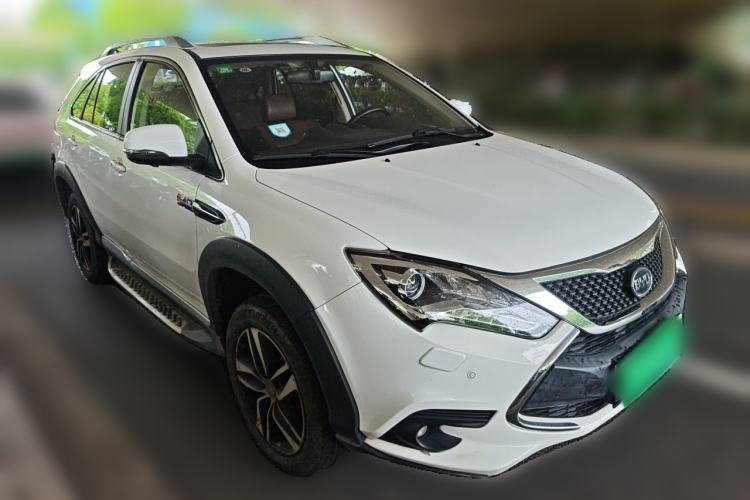 Used BYD Tang New Energy 2015 2.0T Four-Wheel-Drive Flagship Model Front Right 45 Deg