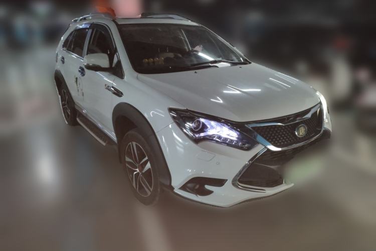 Used BYD Tang New Energy 2015 2.0T Four-Wheel-Drive Flagship Model Front Right 45 Deg