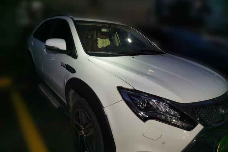 Used BYD Tang New Energy 2015 2.0T Four-Wheel-Drive Flagship Model Front Right 45 Deg