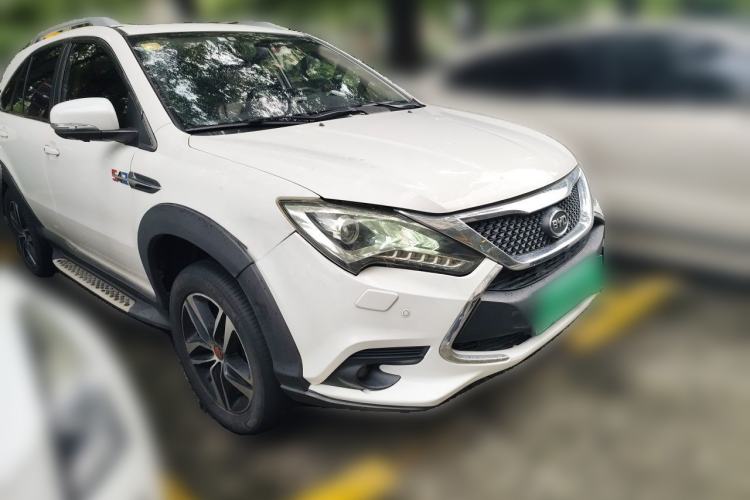 Used BYD Tang New Energy 2015 2.0T Four-Wheel-Drive Flagship Model Front Right 45 Deg