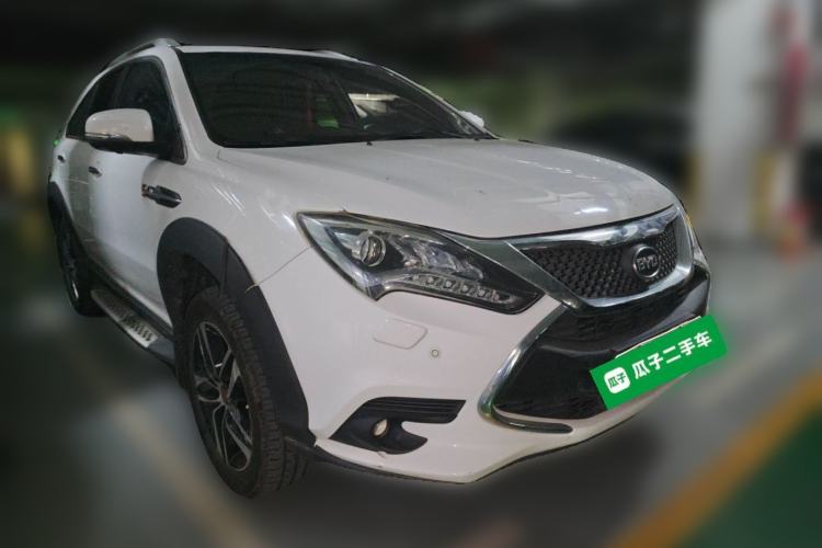 Used BYD Tang New Energy 2015 2.0T Four-Wheel-Drive Flagship Model Front Right 45 Deg
