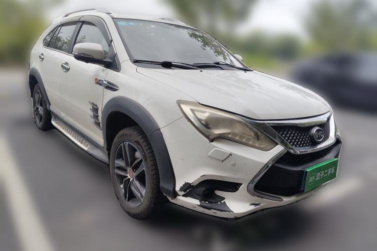Used BYD Tang New Energy 2015 2.0T Four-Wheel-Drive Flagship Model Front Right 45 Deg
