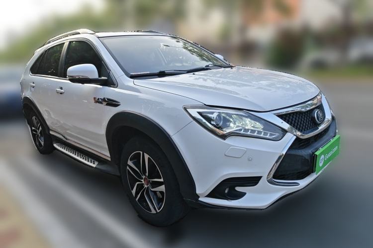 Used BYD Tang New Energy 2015 2.0T Four-Wheel-Drive Flagship Model Front Right 45 Deg