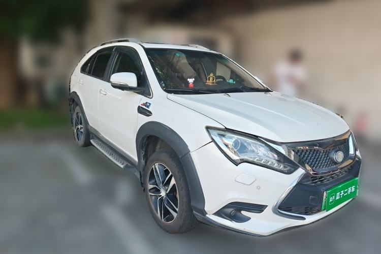 Used BYD Tang New Energy 2015 2.0T Four-Wheel-Drive Flagship Model Front Right 45 Deg