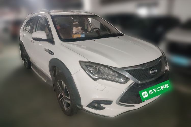 Used BYD Tang New Energy 2015 2.0T Four-Wheel-Drive Flagship Model Front Right 45 Deg